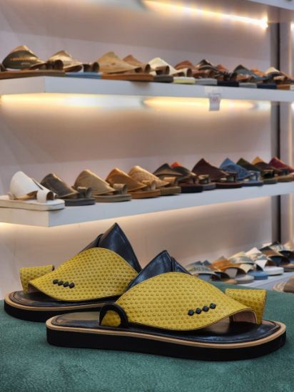 صورة شرقي اكس مطرز